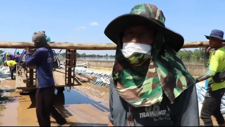 นายเสนห์ นัยเนตร์ กำนันตำบลไชโย