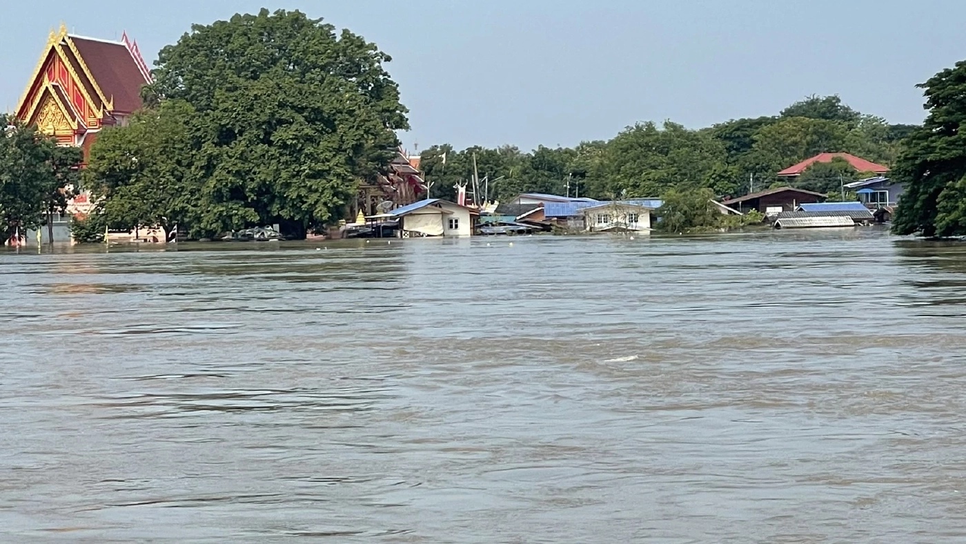 "อยุธยา" ท่วมหนัก 14 อำเภอ ท้ายตลาดเก่าท่าเรือท่วมเกือบถึงหลังคา