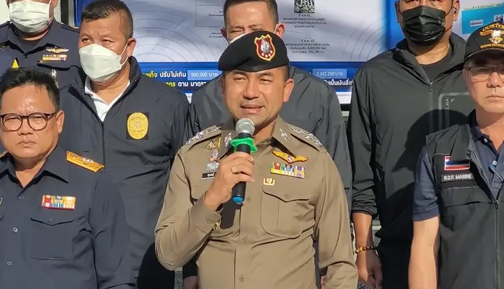"บิ๊กโจ๊ก" นำทีมลุยจับเรือลักลอบขนเบนซินเถื่อนเข้าไทยกว่า 4 ล้านลิตร