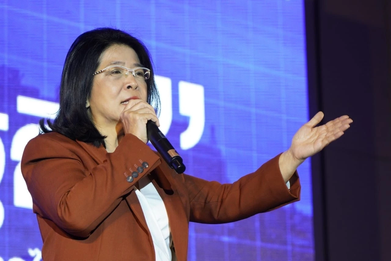 คุณหญิงสุดารัตน์  เกยุราพันธ์  หัวหน้าพรรคไทยสร้างไทย ท่ามกลางกระแสข่าวการรวมพรรคกับสร้างอนาคตไทย 