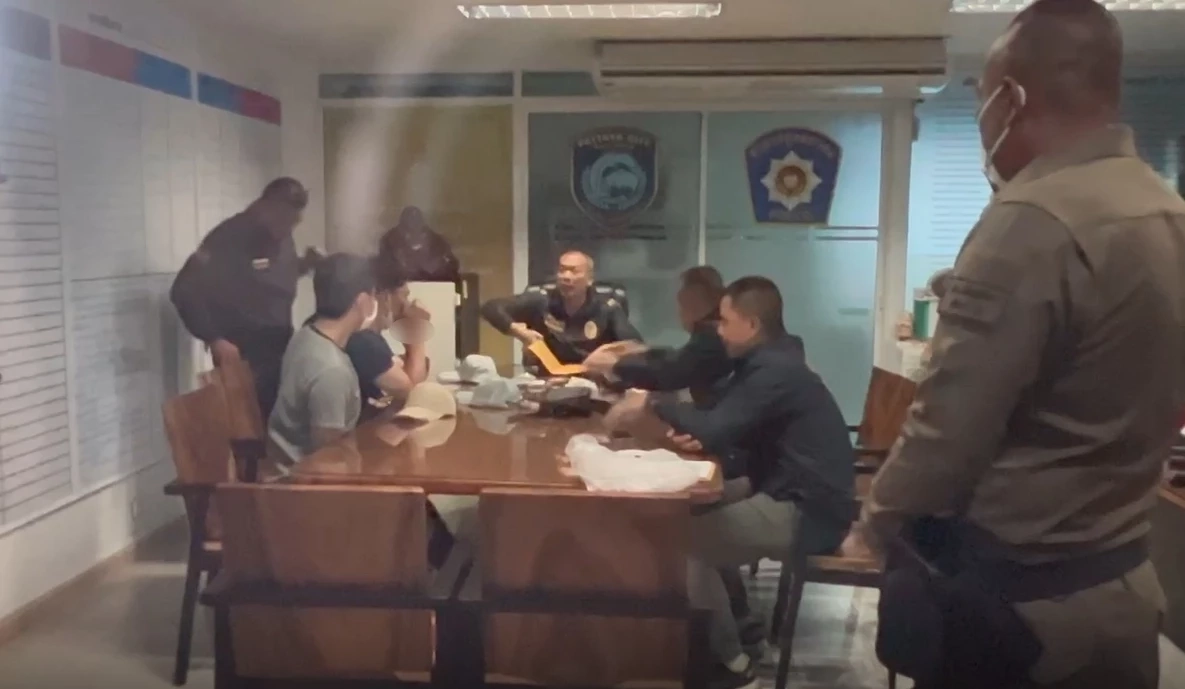 รวบแล้ว "หัวโจก" พร้อมสมุน "แก๊งทวงหนี้" ยิงถล่มรถขู่ฆ่า พบเตรียมหนีไปพม่า