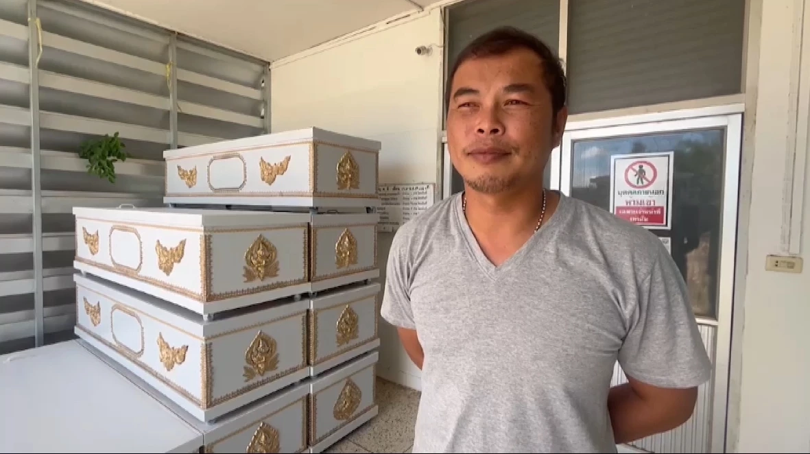 นายประทีป พ่อค้าช้าง เจ้าหน้าที่ดูแลรักษาศพฯ 