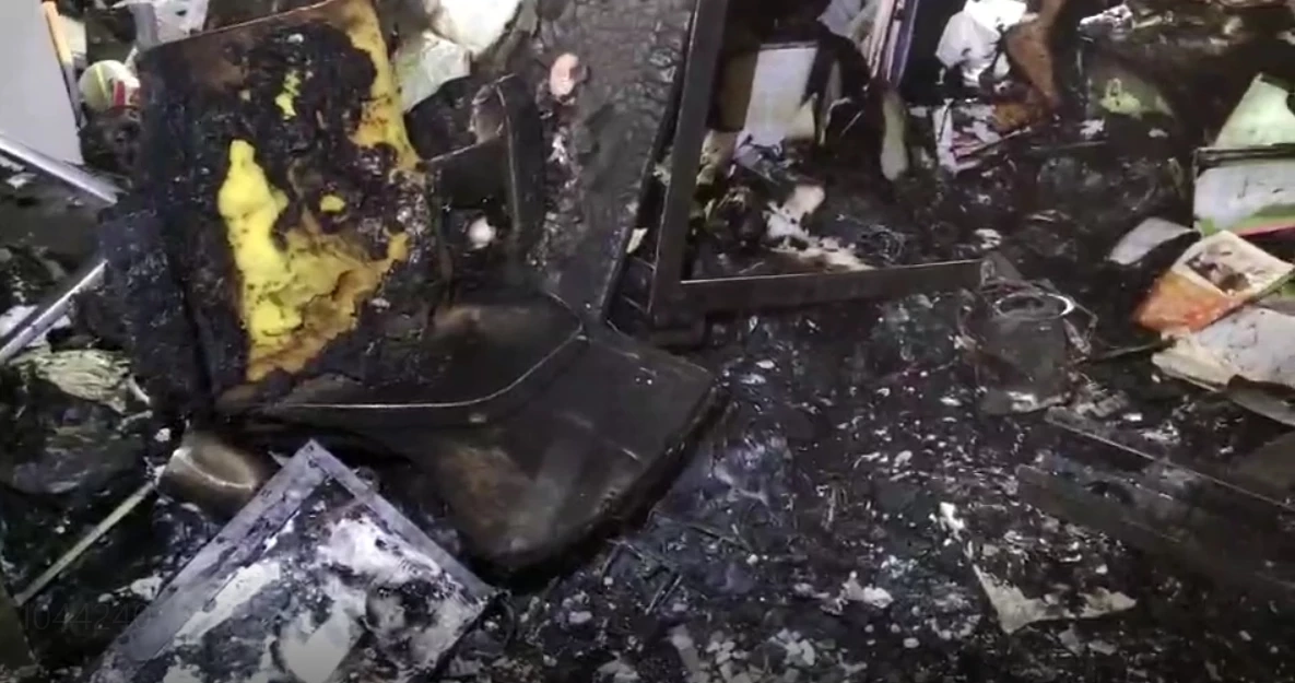 ไฟไหม้ห้องพักครูคอมพิวเตอร์กว่า 50 เครื่อง - เอกสารนศ. วอดทั้งหมด