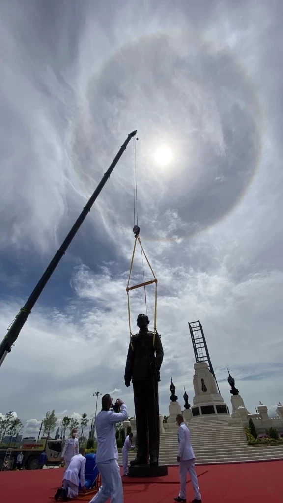 กรมสมเด็จพระเทพฯ เสด็จฯ แทนพระองค์บวงสรวงพระบรมราชานุสาวรีย์ ในหลวง ร.9