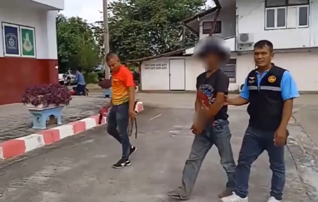 รวบแล้ว 1 วัยรุ่นโชว์กร่าง ใช้ปืนจ่อหัว-มีดฟันคู่อริ ปฏิเสธไม่ได้ทำ