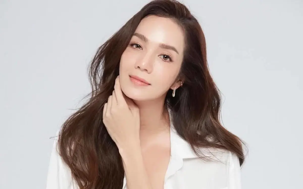 ชาวเน็ตเมนต์สนั่น "อ๋อม สกาวใจ" ชวนคิดเหตุการณ์ 14 ต.ค. และ 6 ต.ค