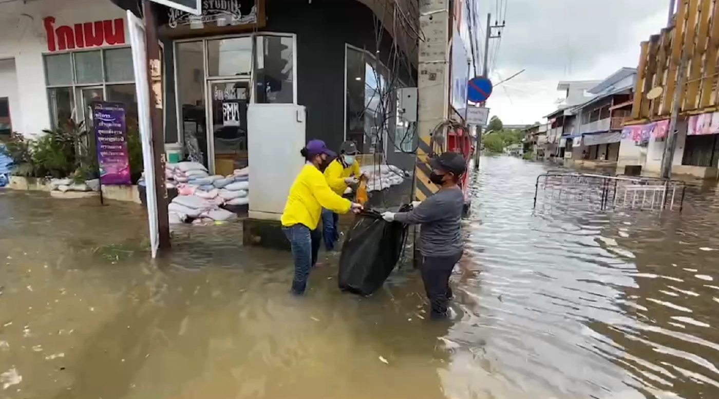 ชัยภูมิระทึก!! น้ำป่าทะลักท่วมโซนเศรษฐกิจหนักอีกระลอก (มีคลิป)
