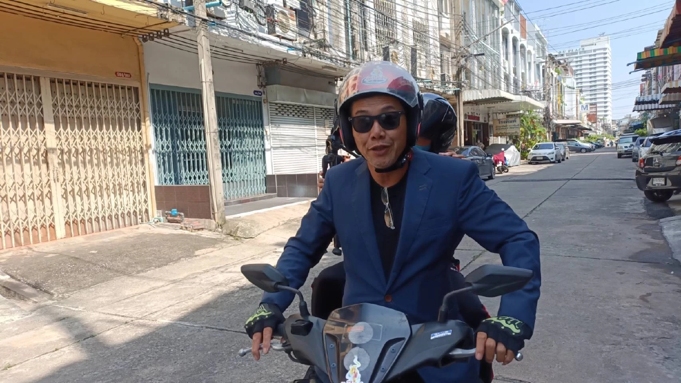 "ลุงศักดินา" ยิ้มตอบ ไม่กังวล หลังร่วมรายการดัง พร้อมมอบตัวบ่ายนี้ (คลิป)