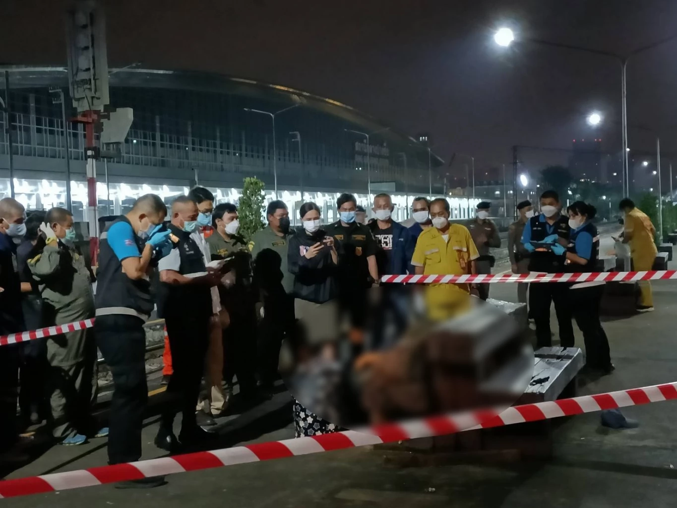 สลด  “ชายวัย 61” ถูกไม้หน้าสามตีดับกลางสถานีรถไฟบางซื่อ คนร้ายหนีลอยนวล