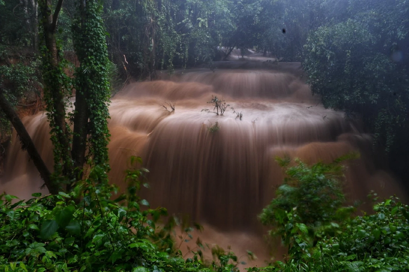 ด่วน! ปิดน้ำตกห้วยแม่ขมิ้น แหล่งท่องเที่ยวชื่อดัง หลังน้ำป่าไหลถล่ม