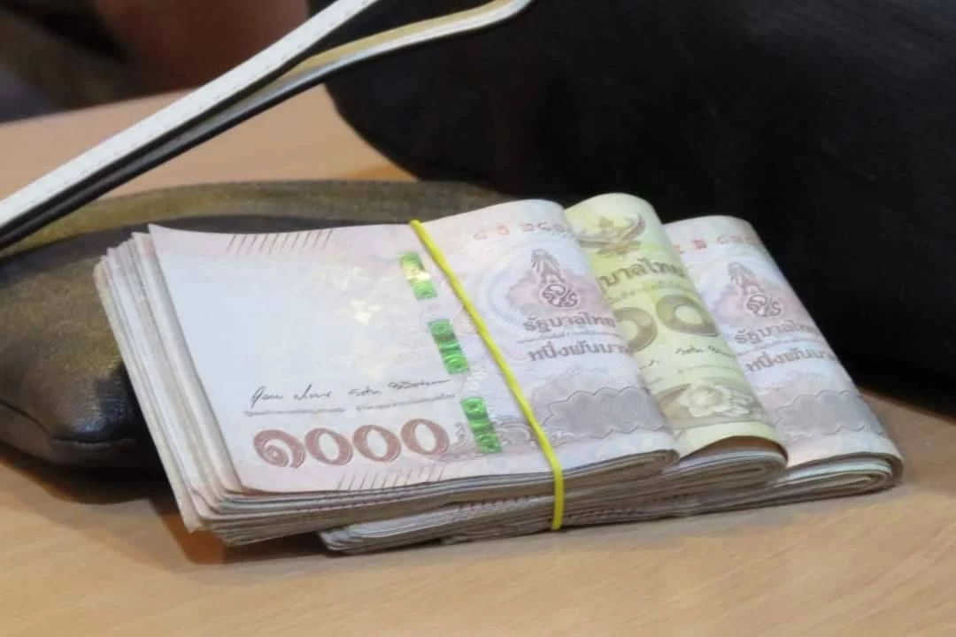 ชื่นชม แท็กซี่คนดี เก็บเงิน 6 หมื่น ส่งคืนเจ้าของ