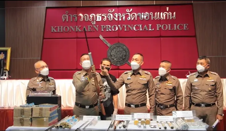 ตร.ขอนแก่น รวบแม่ค้าขายปืนผ่านออนไลน์ 2 ปี ฟันรายได้กว่า 2 ล้านบาท