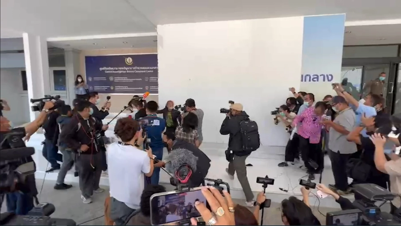 "เสรีพิศุทธ์" ชี้ "ศรีสุวรรณ" ถูกต่อย แค่สั่งสอน มองความรุนแรงต้องใช้อาวุธ