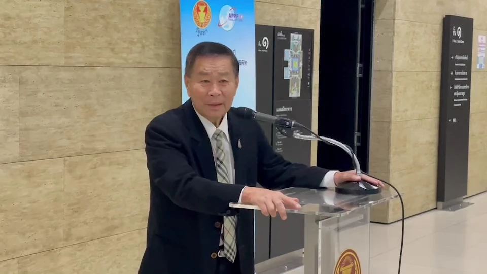 "เสรีพิศุทธ์" ชี้ "ศรีสุวรรณ" ถูกต่อย แค่สั่งสอน มองความรุนแรงต้องใช้อาวุธ