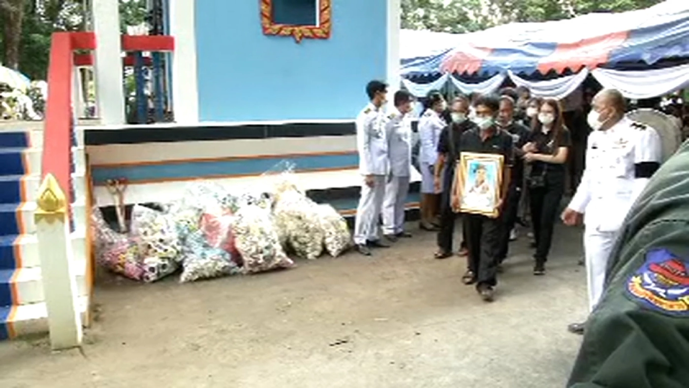 บีบหัวใจ พิธีพระราชทานเพลิงศพวัดศรีอุทัย สุดเศร้าญาติร่ำไห้ ใจหาย (มีคลิป)