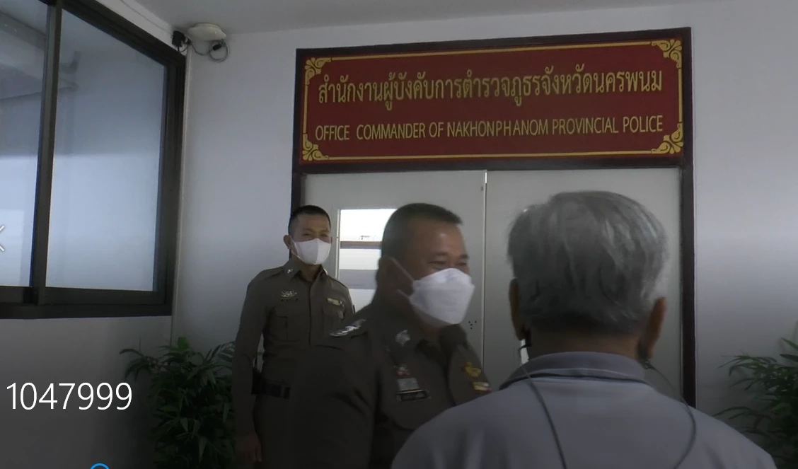 ตร.ฉาวอีก ฉุนหนุ่มถ่ายรูปรถ ลากขึ้นโรงพักอ้างตรวจฉี่ แต่พาไปซ้อม (มีคลิป)