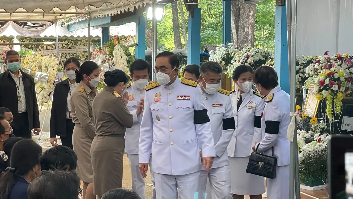 นายกฯ ร่วมพิธีสวดพระอภิธรรม-ให้กำลังใจครอบครัวเหยื่อกราดยิง