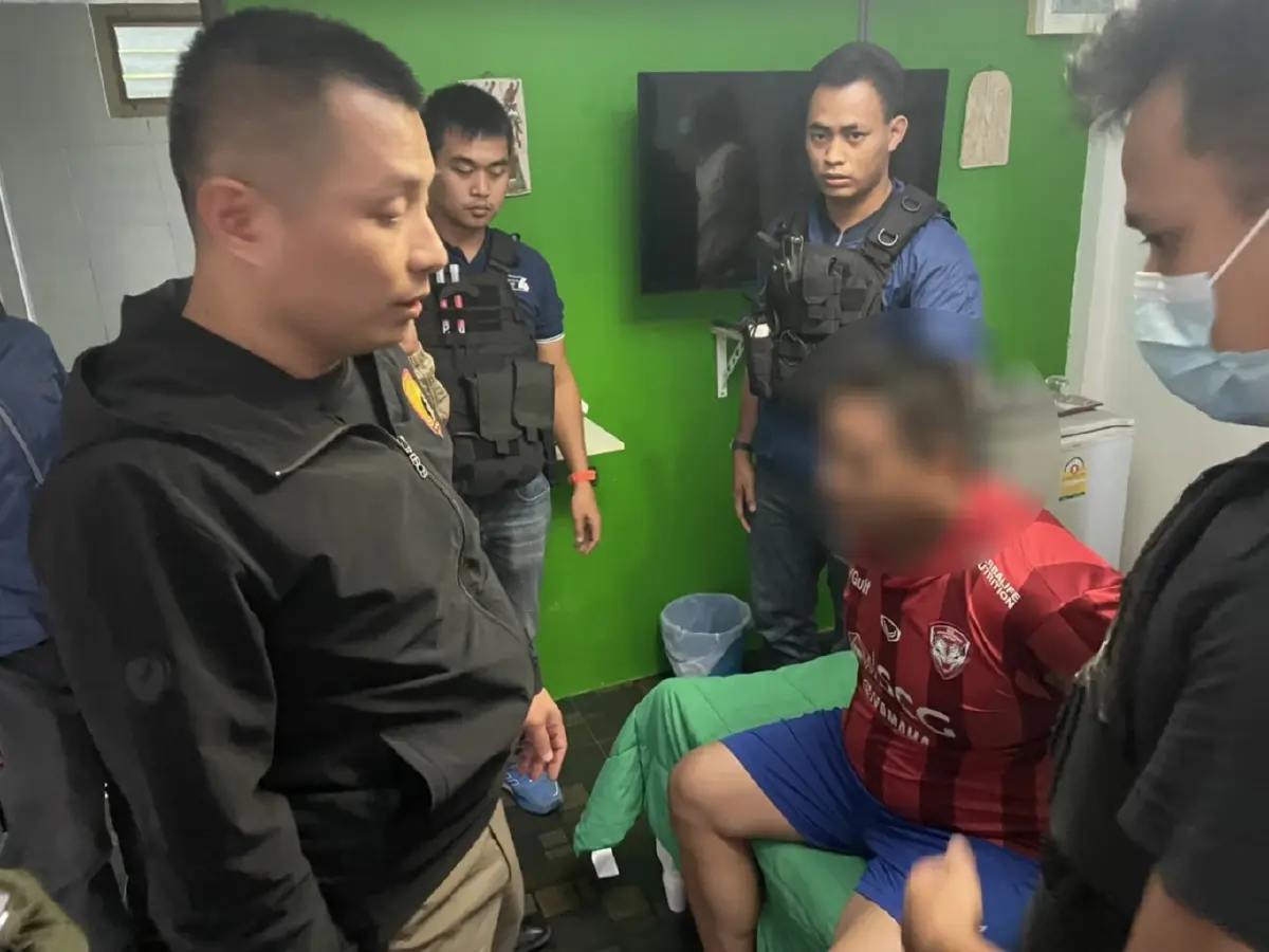 เปิดวินาทีรวบ "ด.ต.ขโมยปืนหลวง" เตรียมหนีข้ามไปลาว (มีคลิป)