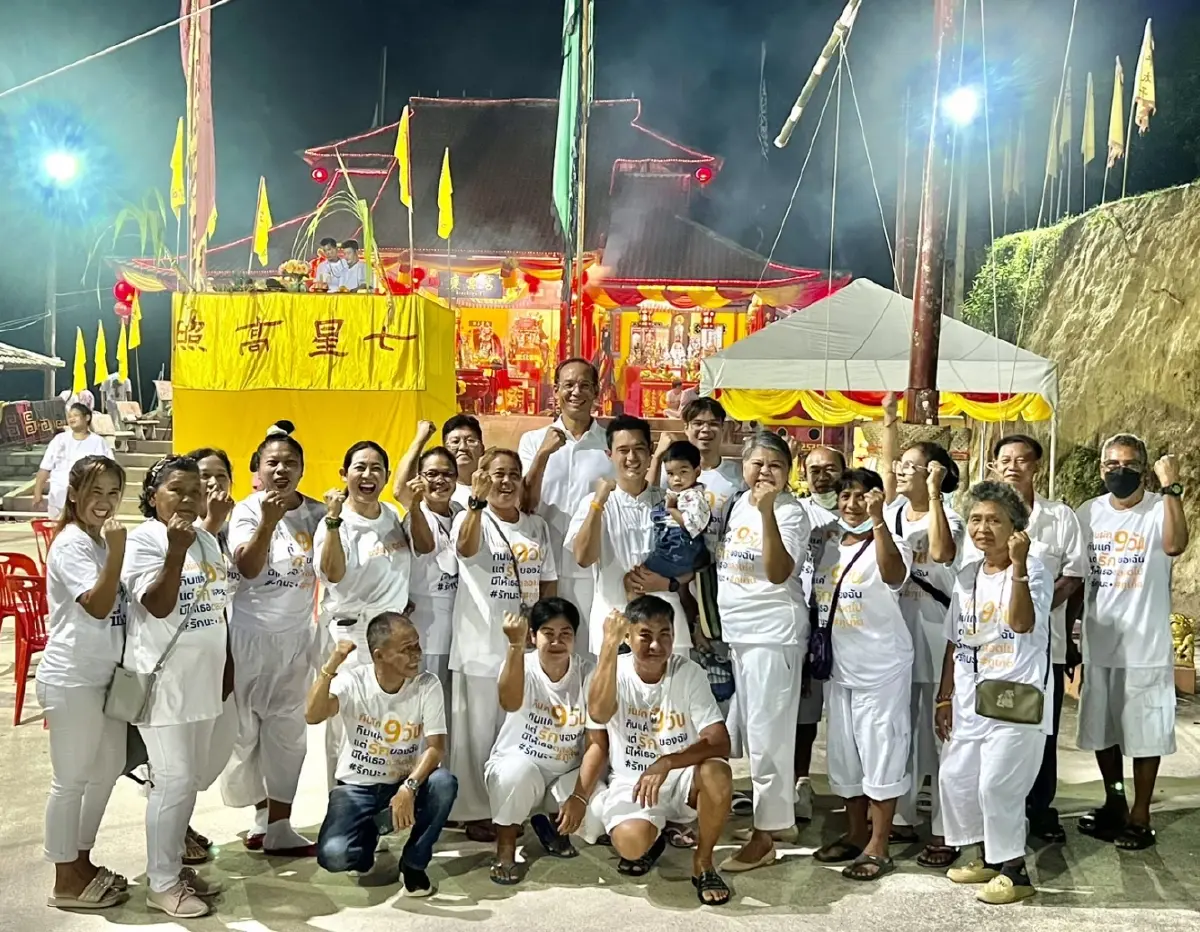"กรณ์"ร่วมกินเจภูเก็ตหวังดันพื้นที่บริหารจัดการตัวเอง