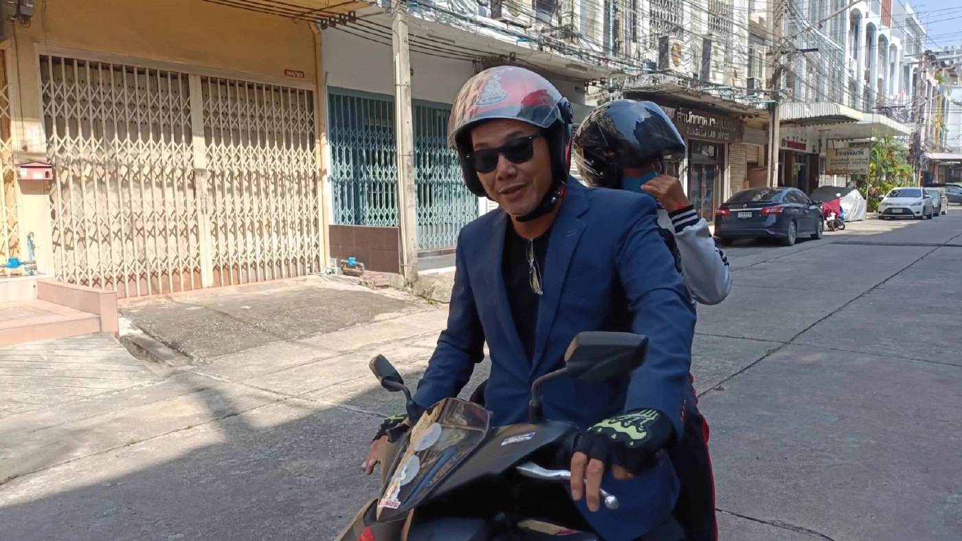 "ลุงศักดินา" ยิ้มตอบ ไม่กังวล หลังร่วมรายการดัง พร้อมมอบตัวบ่ายนี้ (คลิป)