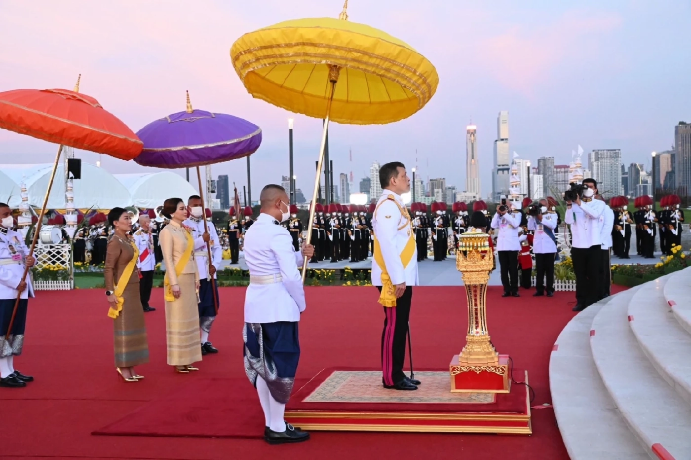 "ในหลวง พระราชินี" ทรงเปิด "พระบรมราชานุสาวรีย์รัชกาลที่ 9"