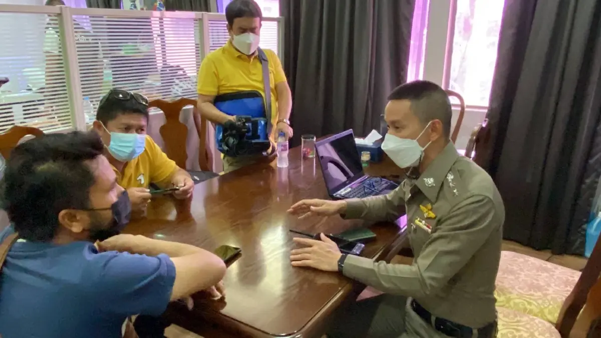 เตรียมออกหมายจับ "แก๊งร้านก๋วยเตี๋ยว" เลือดร้อน เตะก้านคอ รปภ.สลบ