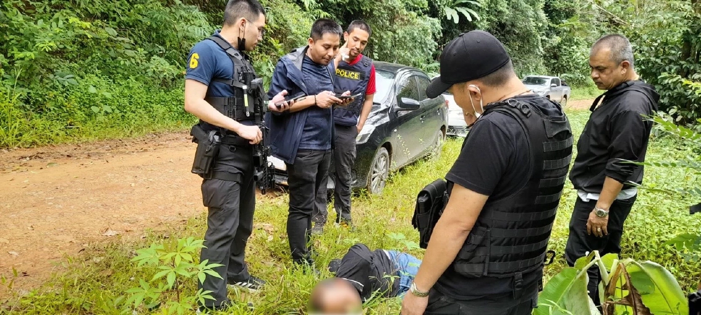 เปิดวินาทีไล่ล่าแก๊งปล้นยา-บุกชิงตัวผู้ต้องหา (มีคลิป)