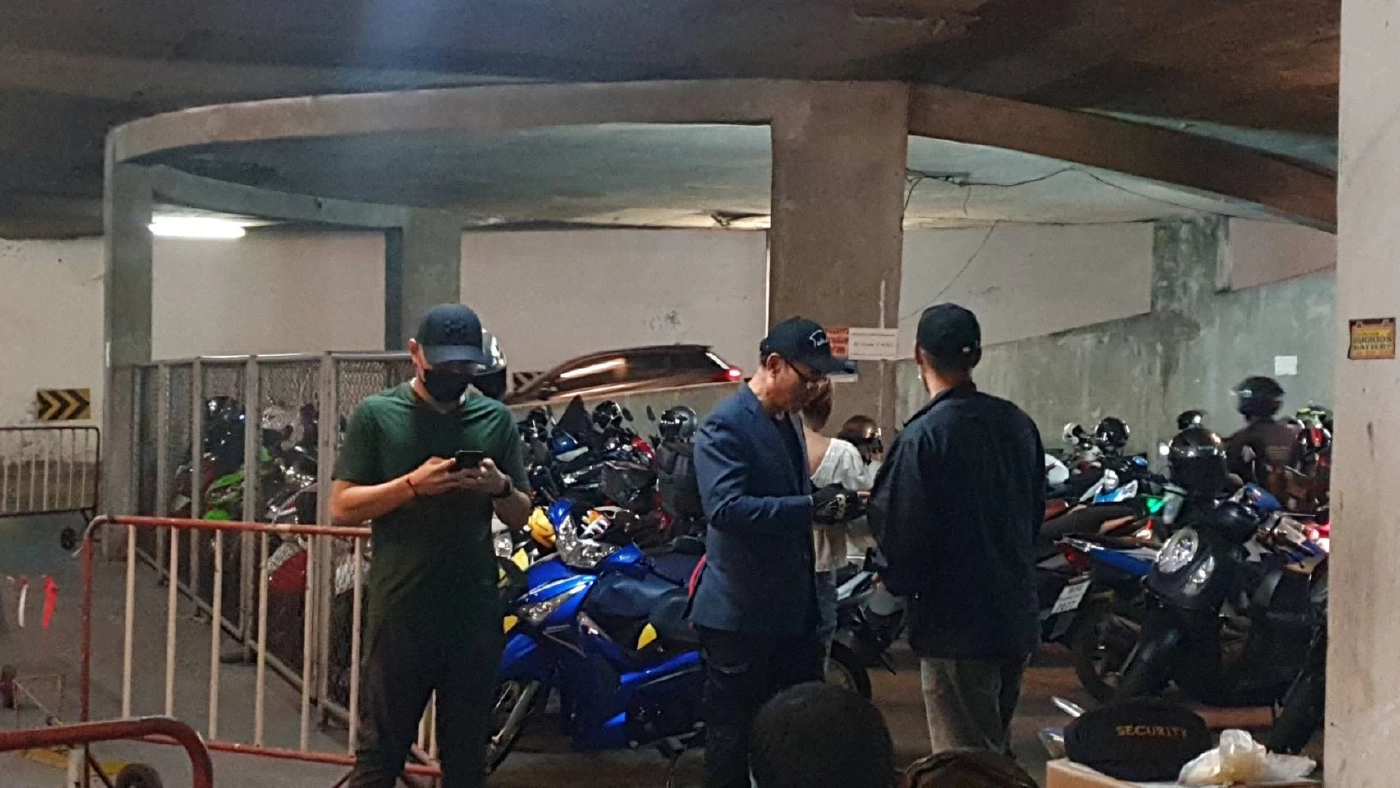 ด่วน!! จับแล้ว “ลุงศักดินา” คาลานจอดรถทีวีช่องดัง คุมตัวสอบกองปราบฯ (คลิป)