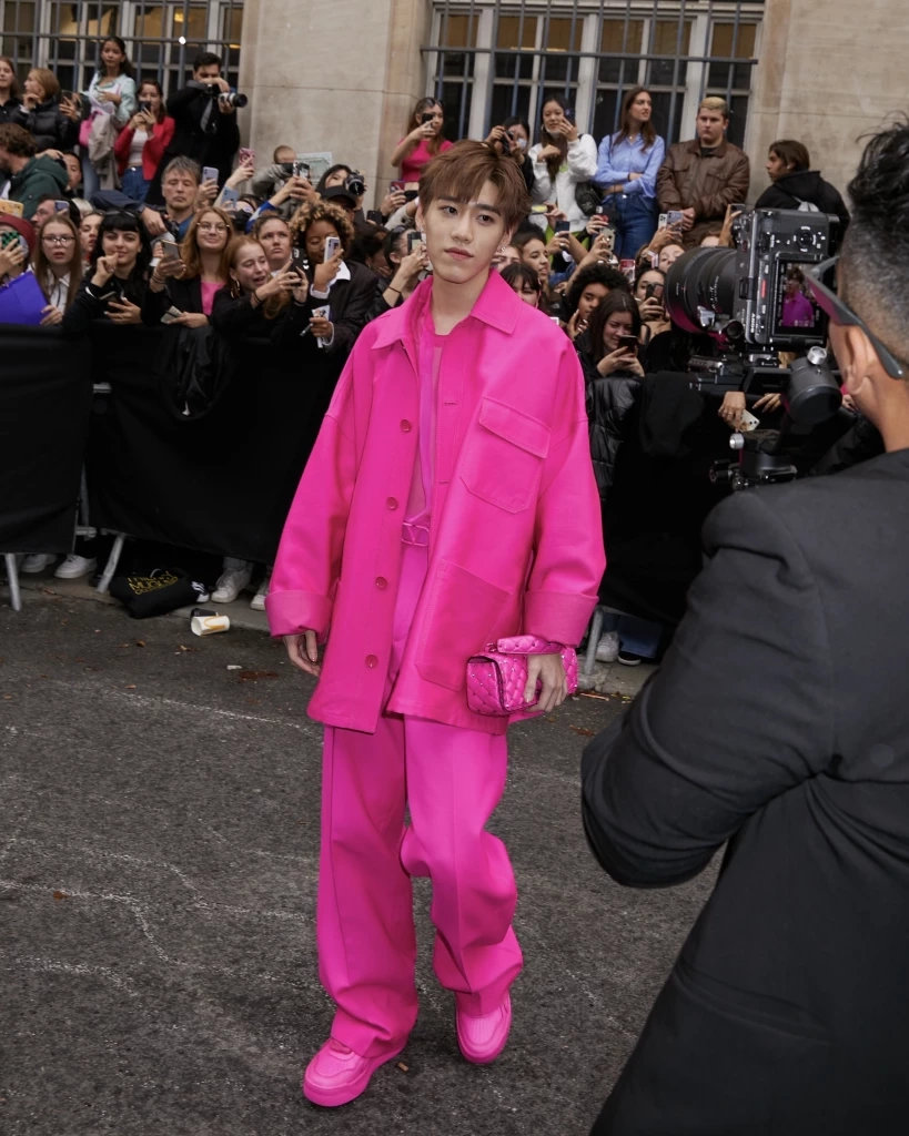 พีพี กฤษฏ์ ควง ชมพู่ อารยา ชมโชว์ 2 แบรนด์ดังระดับโลกใน Paris Fashion Week