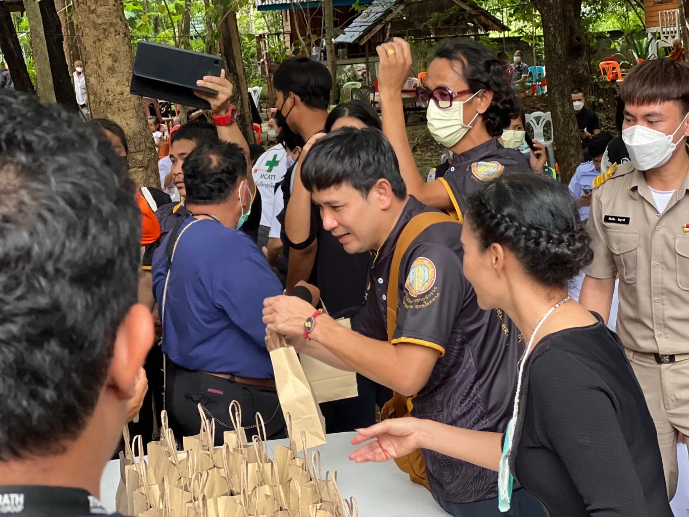 &quot;ไผ่ พงศธร&quot; นักร้องลูกทุ่งชื่อดัง