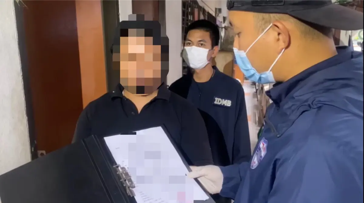 ตร.เร่งปราบปืนเถื่อน บุกจับหนุ่มใหญ่กลางกรุง พร้อมปืน-กระสุนเพียบ