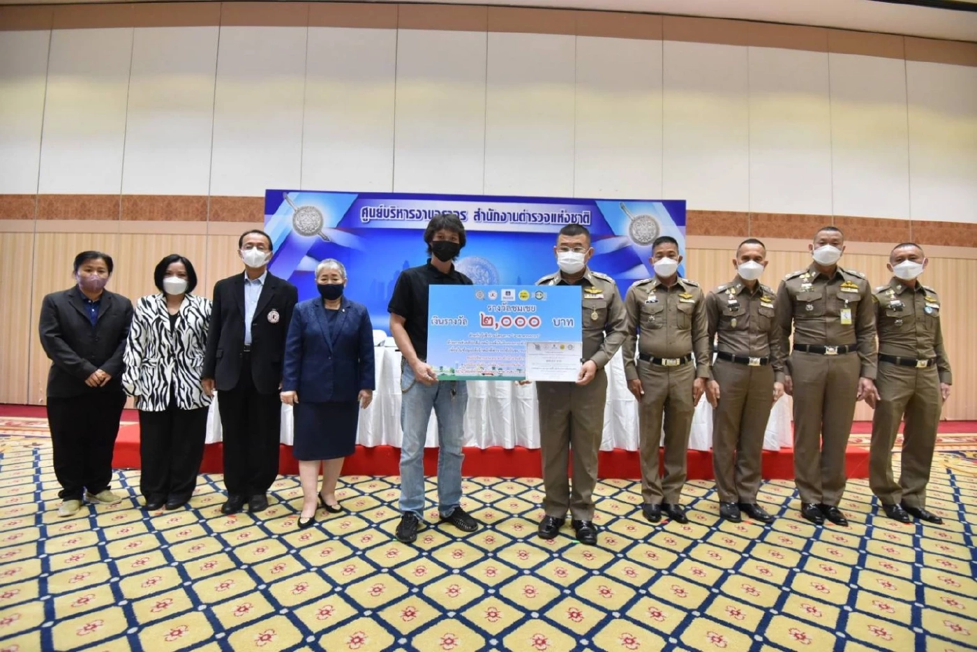 คลิปต่างชาติเล่น“โรลเลอร์เบลด” บนถนนสุขุมวิท ได้รับรางวัล “อาสาตาจราจร”