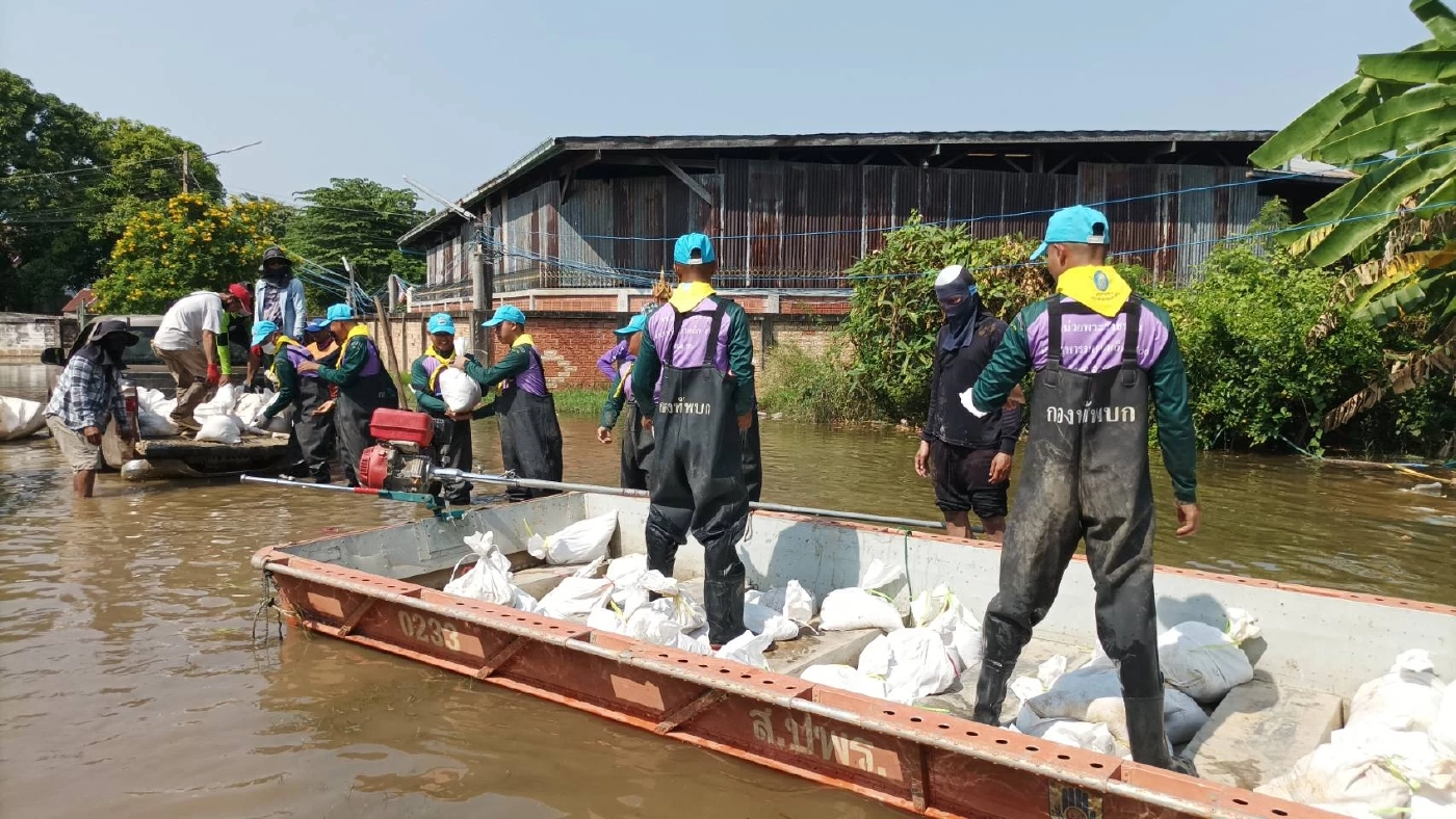 สุดต้าน ตลาดร้อยปีอ่างทองไม่รอด กำแพงพัง แม่น้ำน้อยทะลักท่วมซ้ำ