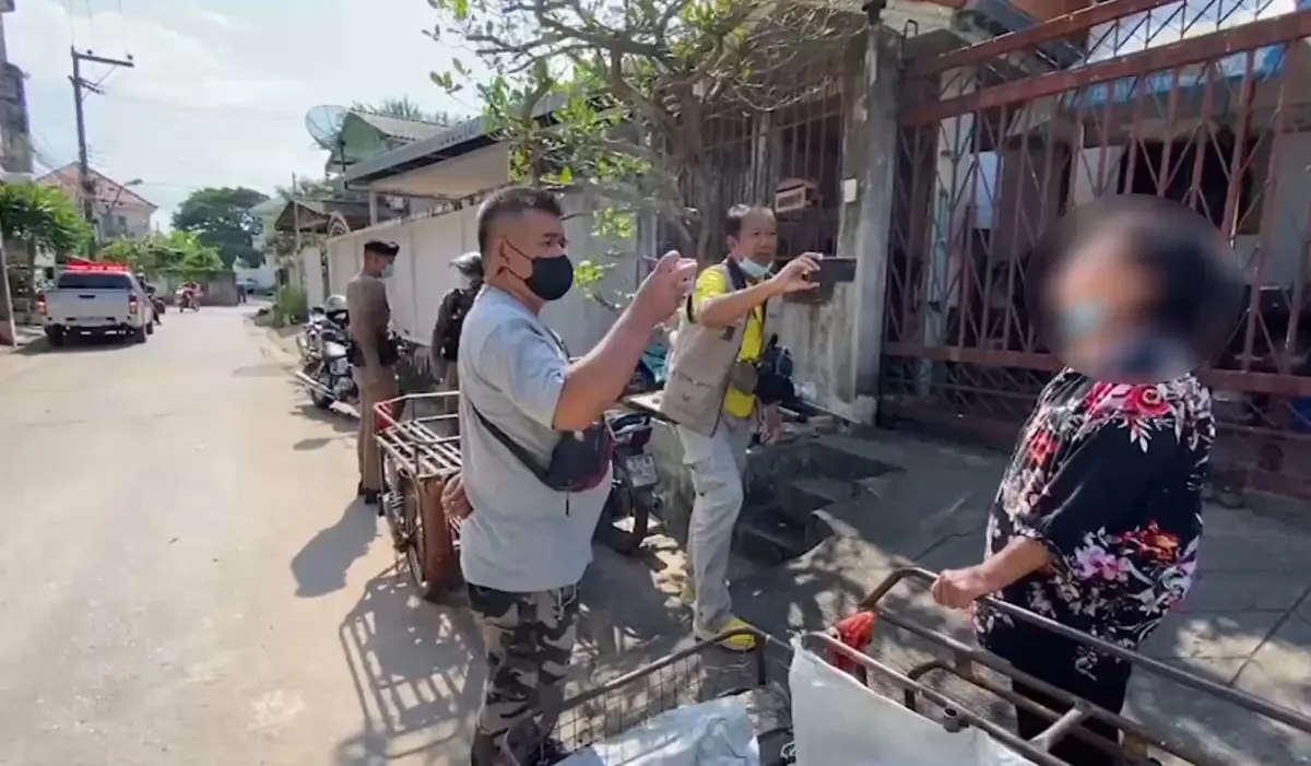 ชาวบ้านสุดเอือม! ถ่ายคลิปลูกทรพีเมาเหล้าทุบตีแม่ประจำ วอนพาตัวไปบำบัด