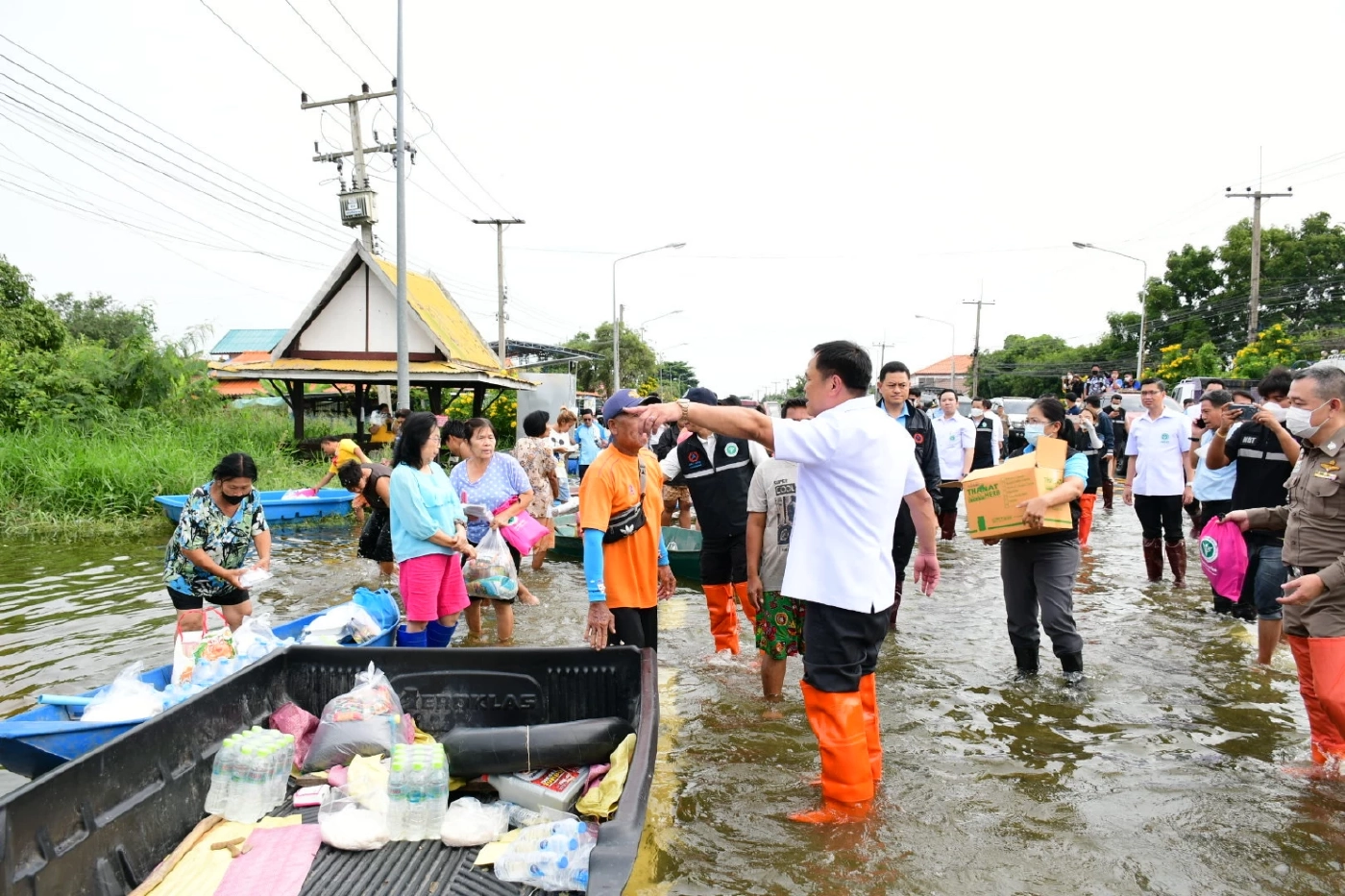 "อนุทิน" ขอ กกต.คลายกฎเหล็ก ปล่อยนักการเมืองช่วยน้ำท่วม