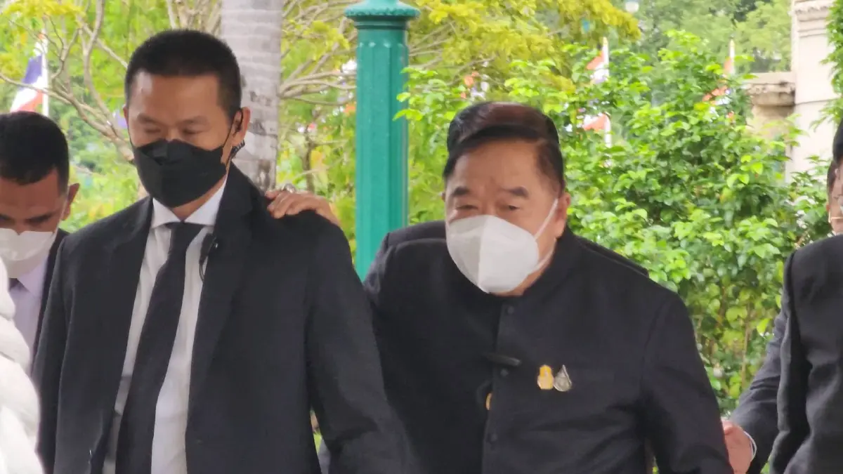 "บิ๊กป้อม"โอ๊ยดังยันพปชร.เหนียวแน่นเมินตอบ"ผู้กอง"คืนรังเพื่อไทย
