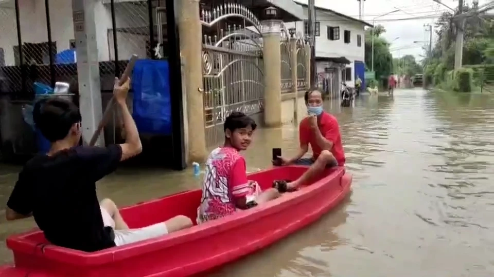 "เจ้าพระยา" วิกฤต ทะลักท่วมเกาะเมืองอยุธยา เร่งกู้ 6 ชุมชน