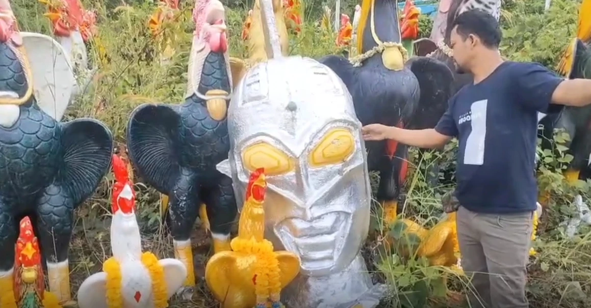 ฮือฮา “อุลตร้าแมน”  สูง 5 เมตร “ไฮโซปอ” สร้างแก้บนไอ้ไข่วัดเจดีย์ ล้มหัวหลุด