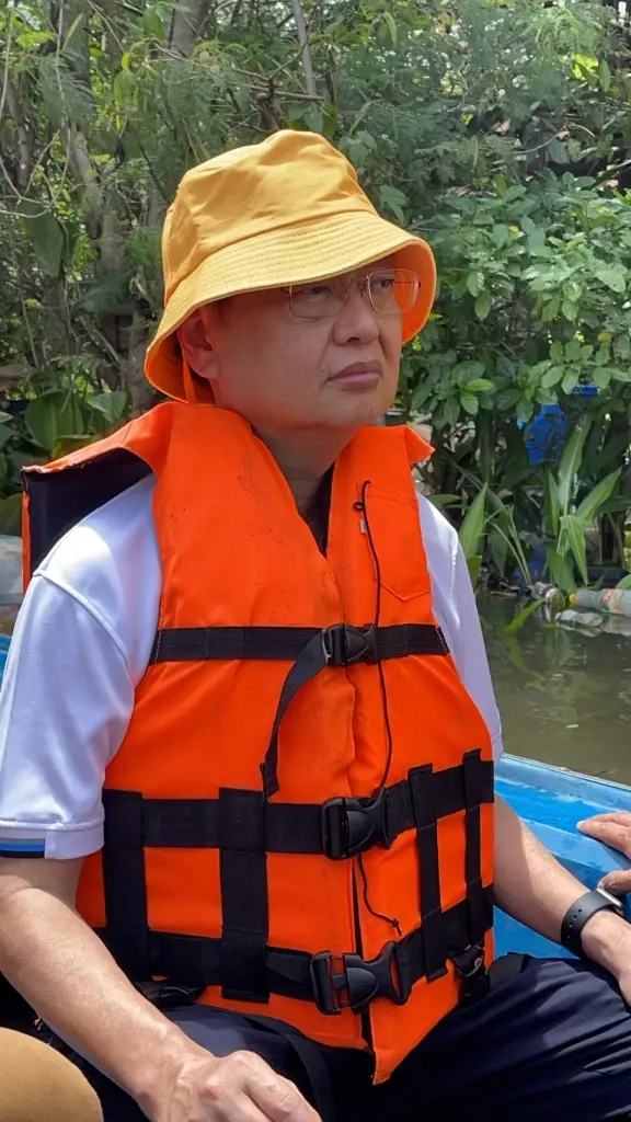 "สร้างอนาคตไทย"ลุยอุบลฯให้กำลังใจปชช.สู้น้ำท่วม