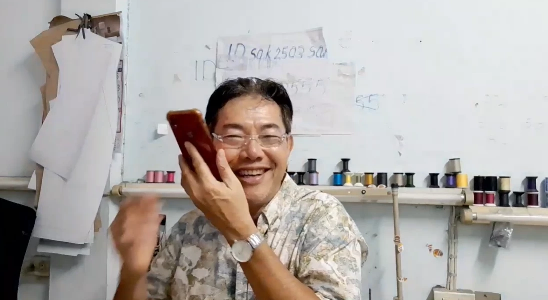 "ลุงศักดิ์" ตบเสร็จไลฟ์ต่อทันที แฟนคลับโทรสายไหม้ให้กำลังใจ