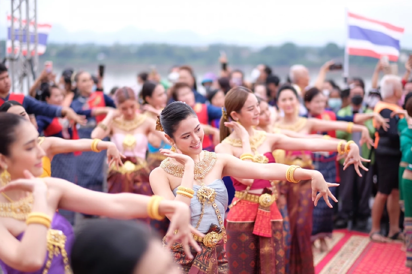 ขนลุก  “อีฟ ไอยวริญร์” เล่าเหตุการณ์ รำถวายพญาศรีสัตตนาคราช นครพนม