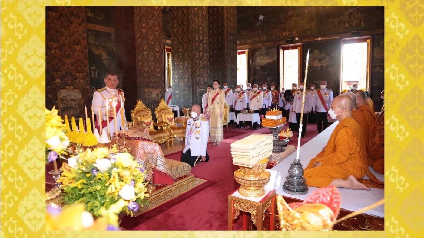 ในหลวง พระราชินี เสด็จฯ ถวายผ้าพระกฐิน วัดบวรนิเวศวิหาร และวัดมกุฏกษัตริยารามราชวรวิหาร