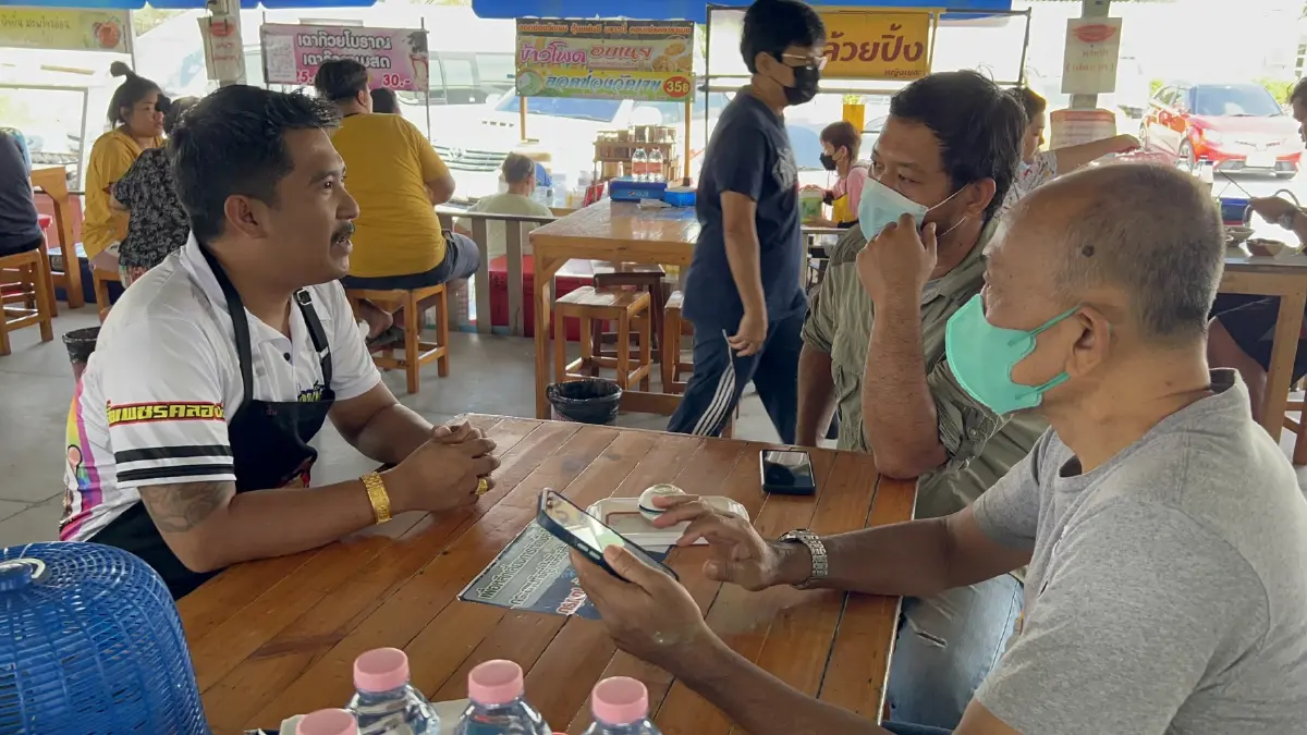 นาทีชีวิต เปิดวงจรปิด เจ้าของร้านก๋วยเตี๋ยวช่วยเด็กอาหารติดคอ รอดหวุดหวิด