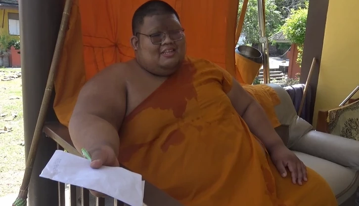 หลวงพี่วัดชลบุรี วอนขอความช่วยเหลือ ป่วยเป็นโรคอ้วนหนักกว่า 270 กก.