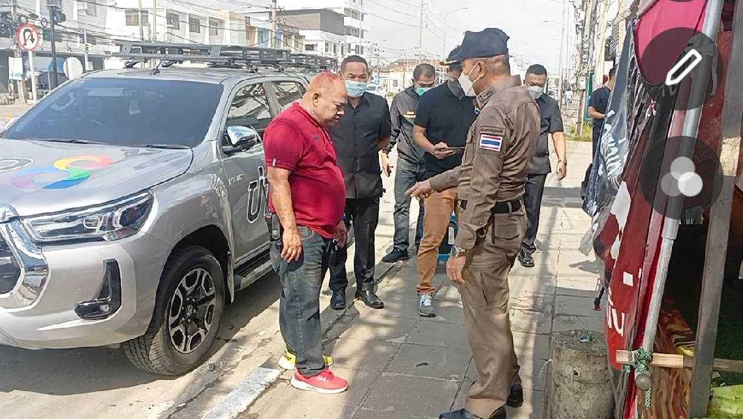 เปิดคลิป กลุ่มวัยรุ่นเหิม ยกพวกปาระเบิดกลางถนน ชาวบ้านผวากลัวโดนลูกหลง