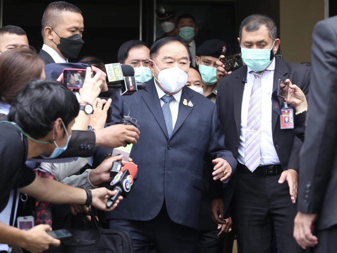 "ลุงป้อม" มอง "เดี่ยว 13" พูดเพื่อความบันเทิง ไม่ใช่เรื่องใหญ่