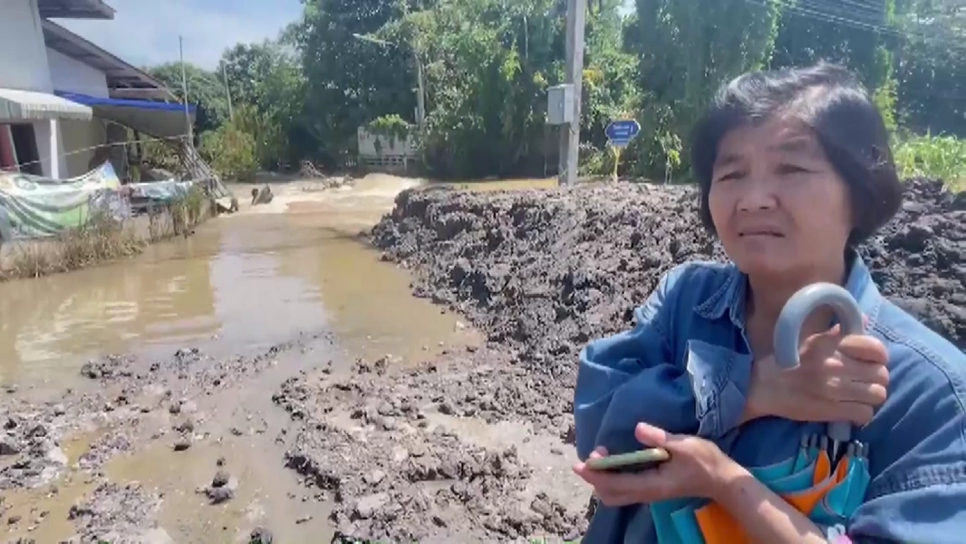 "เจ้าพระยา" ยังแรง! "อ่างทอง" โดนน้ำซัดบ้านพังทั้งแถบ เร่งขนของหนีจ้าละหวั่น