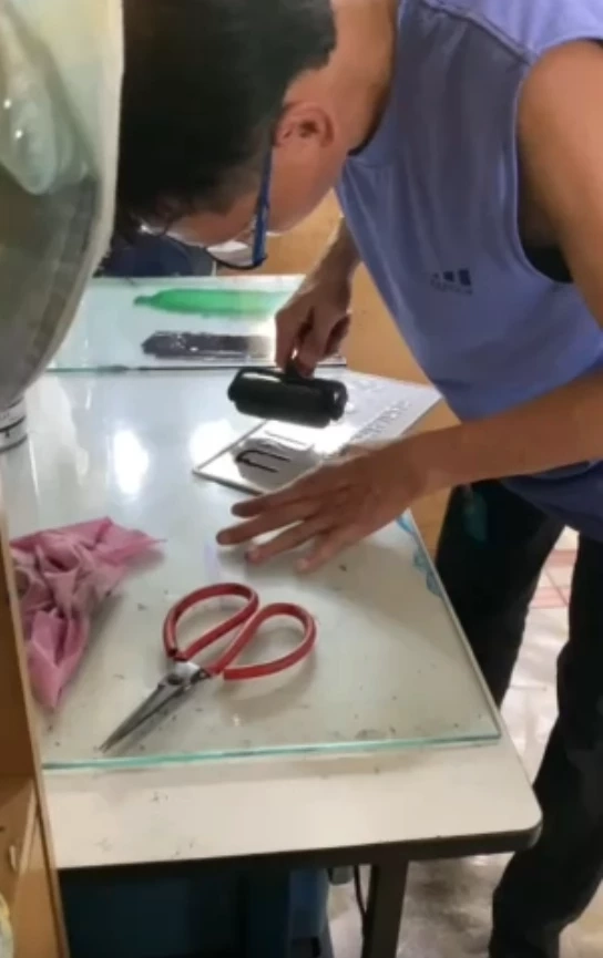 บช.น. บุกทลายแหล่งผลิตป้ายทะเบียนรถปลอมเกรดเอ ราคาแค่ป้ายละพัน (มีคลิป)