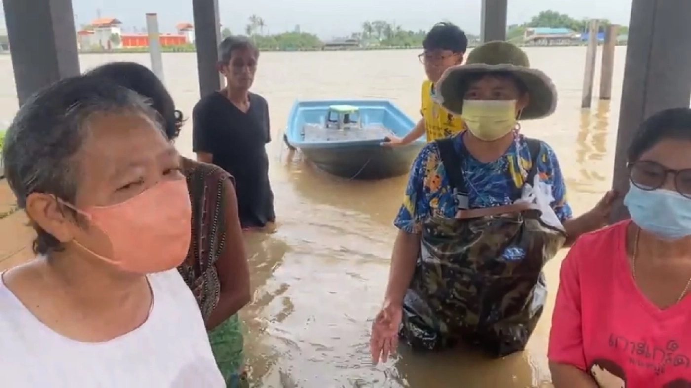 ชาวบ้านเกาะเกร็ดโวย โป๊ะขึ้นเรือจมน้ำไร้คนเหลียวแล