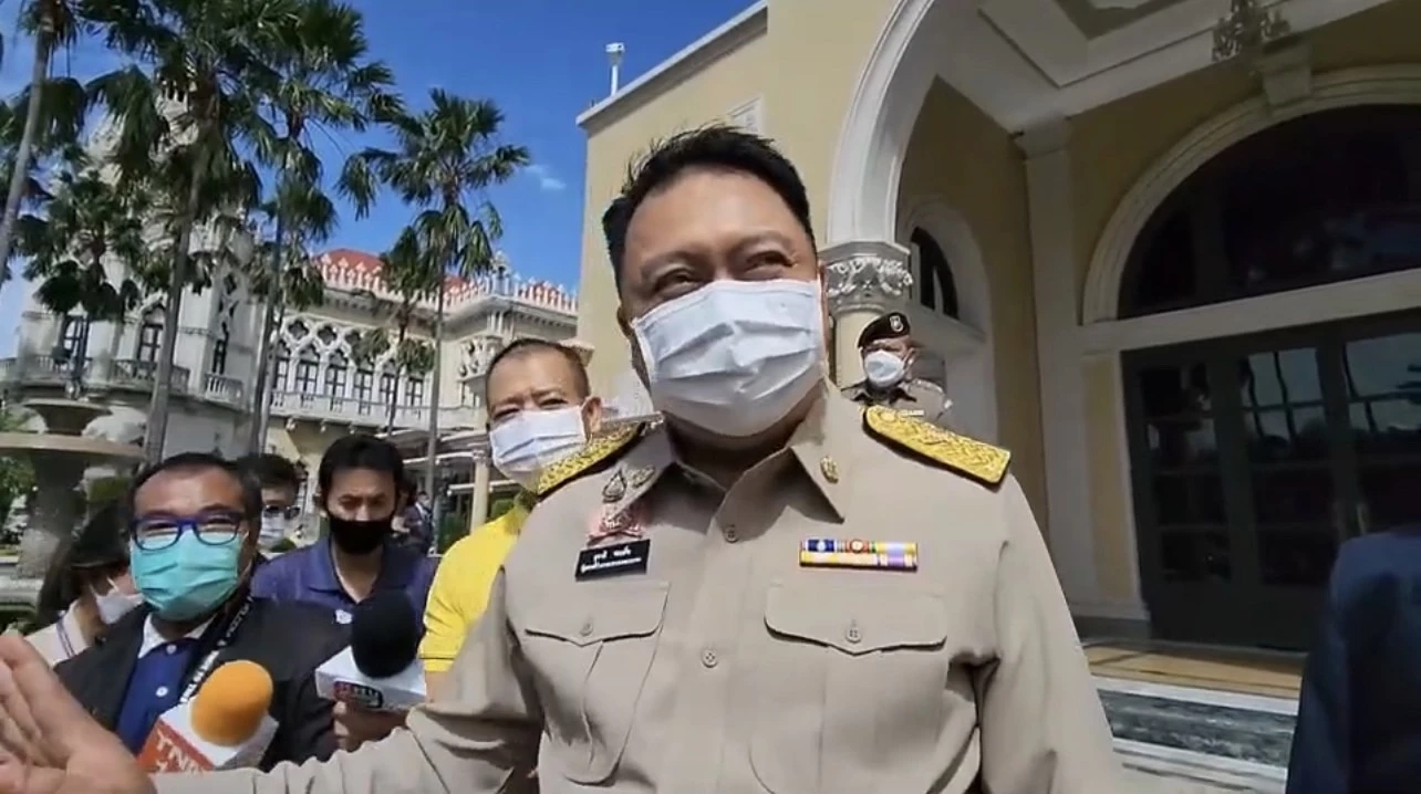 สุชาติ ชมกลิ่น รัฐมนตรีว่าการกระทรวงแรงงาน